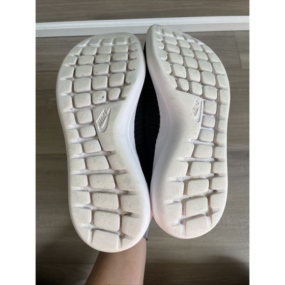 Nike‎ Roshe Two Flyknit V2 Women’s Shoes Size 7.5 US Running Training 917688-001 - Picture 9 of 10